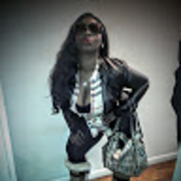 Meet your Posher, Shantell - Picture 1 of 1